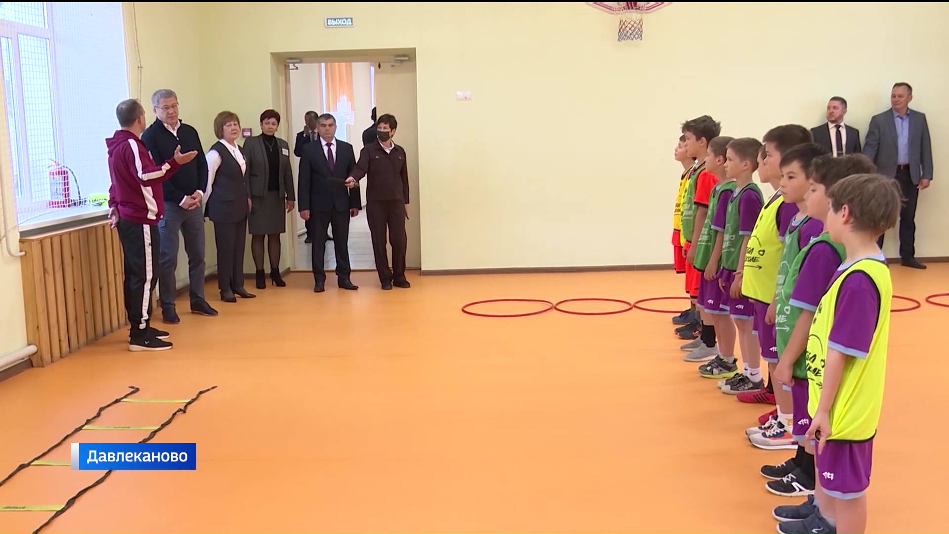 Как прошла рабочая поездка Радия Хабирова в Давлекановский район Башкирии: сюжет "Вестей"
