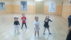 Открытое занятие на ритмике для малышей. Забавное видео