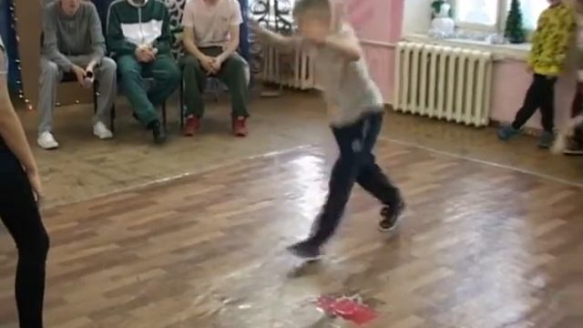 В Шадринске в третий раз состоялся открытый городской чемпионат по брейк-дансу «Новогодняя битва» смотреть онлайн