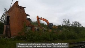 Гусеничный экскаватор HITACHI ZX240-5G (B) сносит промышленное здание/ZX240-5G destroys the buildin