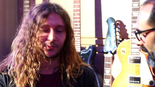 Joey Morrow from Badflower catches up with Gibson’s Cesar Gueikian at NAMM 2019 смотреть онлайн