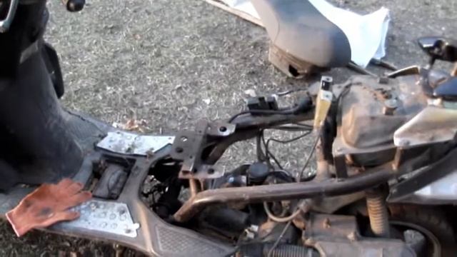 Скутер с олифой в двигателе смотреть онлайн