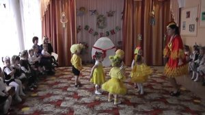 Танец цыплят ДС 702, Киев, ясельная группа 2015г. Праздник 8 марта