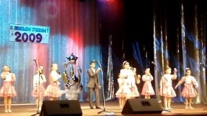 Дети поют песню У леса на опушке
