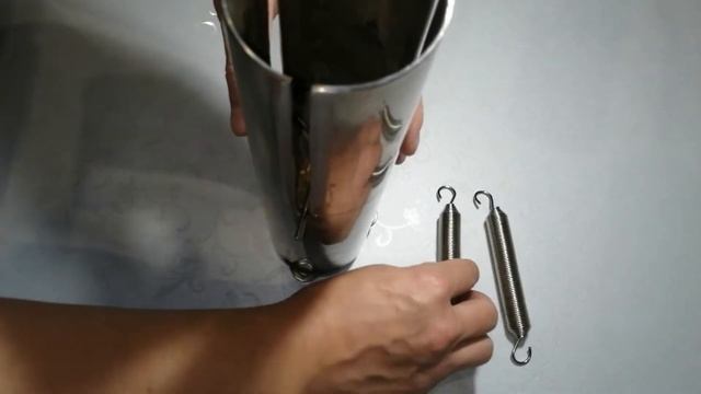 Ветчинница изготовлена из подручных материалов.