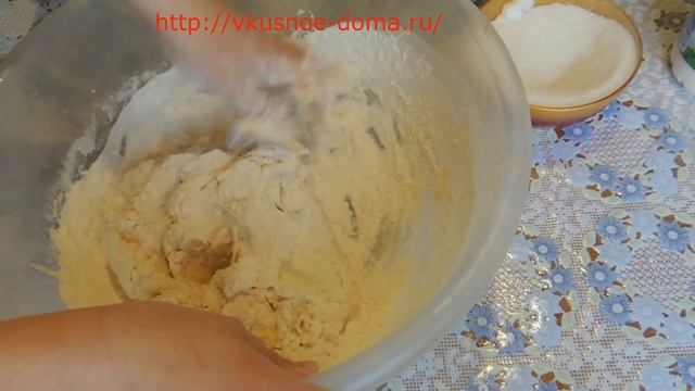 Сдобные булочки на кефире из сырых прессованных дрожжей