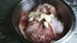 Куриные бедрышки в майонезе на сковороде
