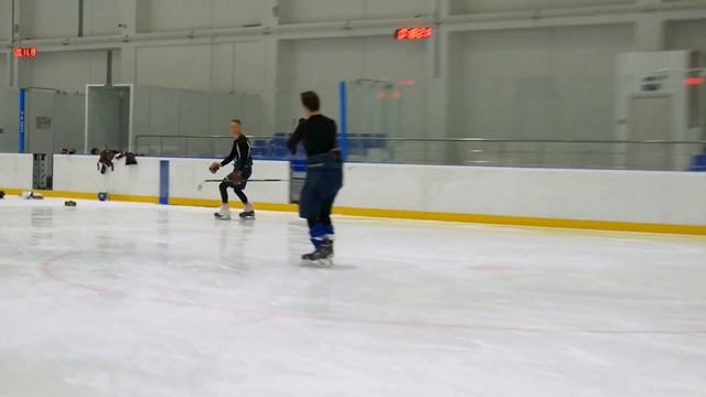 Буллиты на раздевание против профессионального вратаря