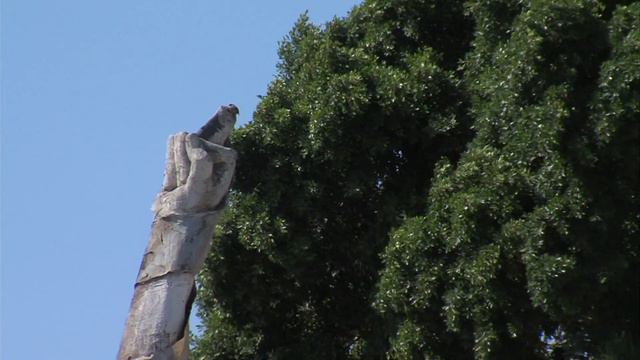 The Giant Naked Mermaid House смотреть онлайн