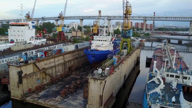 Канонерский судоремонтный завод, суда в доках Санкт-Петербург