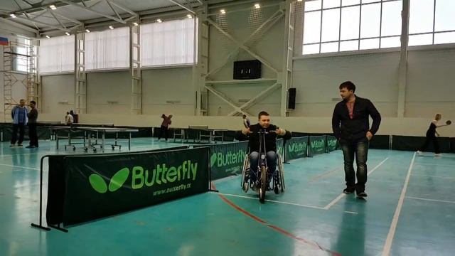 Шейник тестирует хэндбайк инвалидная коляска с велоприставкой Искра смотреть онлайн