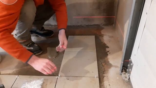 УКЛАДКА ПЛИТКИ НА ПОЛ. СВОИМИ РУКАМИ. ГАРАЖ смотреть онлайн