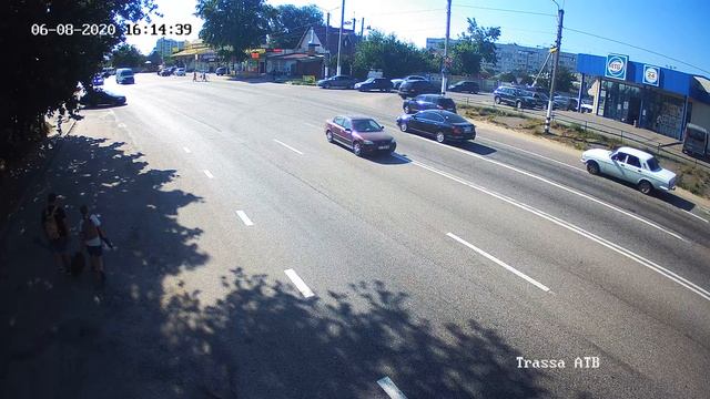 06.08.2020 Песочин. АТБ массовое игнорирование светофора