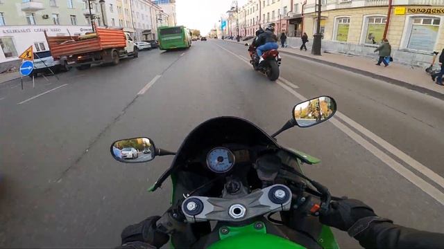 С ДВОЙКАМИ НА ЗАДНЕМ! смотреть онлайн