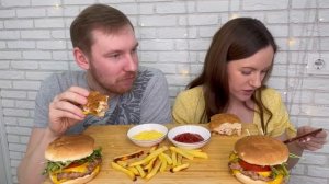 МУКБАНГ ДОМАШНИЕ БУРГЕРЫ КАРТОШКА ФРИ MUKBANG HOMEMADE BURGERS распаковка Любимый василёк