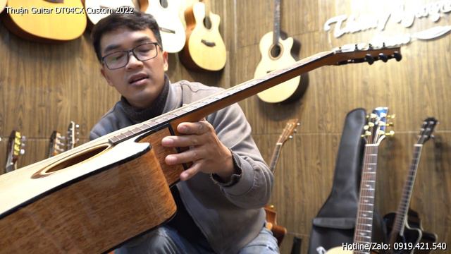Thuận Guitar DT04CX Custom Dáng D Khuyết Âm To l Video Review Chi Tiết l Thân Nguyễn Guitar Shop смотреть онлайн
