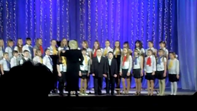 Ave Maria - поёт хор ДМШ №2 "Камертон" г.Березники.AVI смотреть онлайн