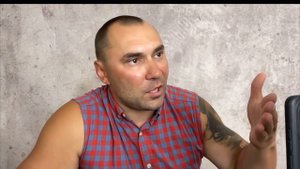 Укр.цыган наряжает укр.шляпу