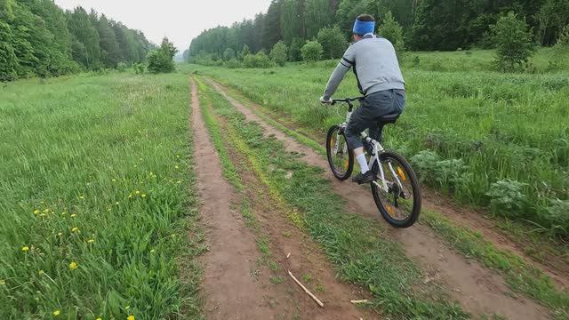 Прогулка на велосипедах | Дождливый лес | Велосипедный off road| АКТИВНЫЙ ОБРАЗ ЖИЗНИ