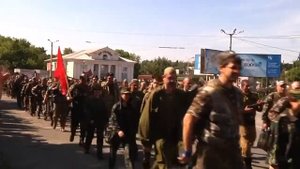 Казаки парад ополченцы и бронетехника Перевальск 7092014