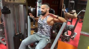 Тренировка грудных мыщц! Жим в тренажере! Техника и нюансы