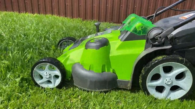 Обзор Электрическая Газонокосилка greenworks G40LM49DBK4 / газонокосилка на аккумуляторная смотреть онлайн