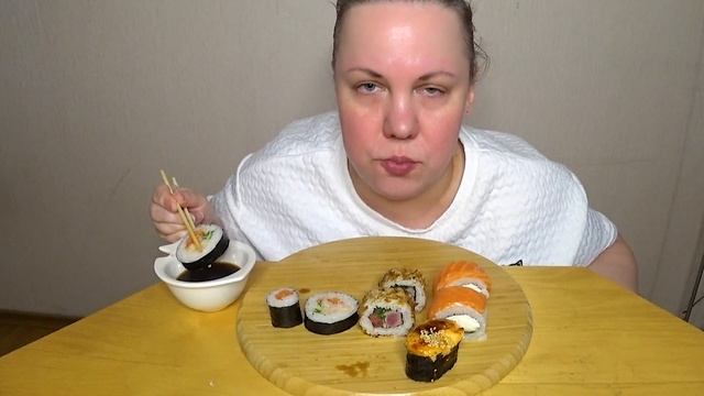 НОВОГОДНИЙ Мукбанг / суши смотреть онлайн