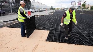 Аргеон укладка экопарковки из газонной решетки ECORASTER