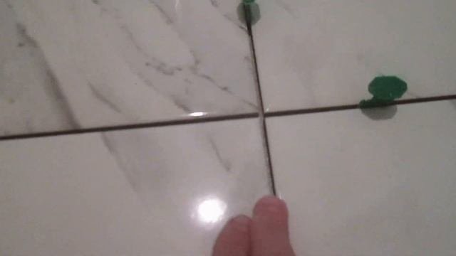 Как разметить, откалибровать и приклеить  плитку 45*45см на пол  в однокомнатной  хрущёвке.
