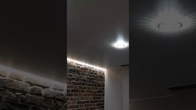 Натяжной потолок в Зал