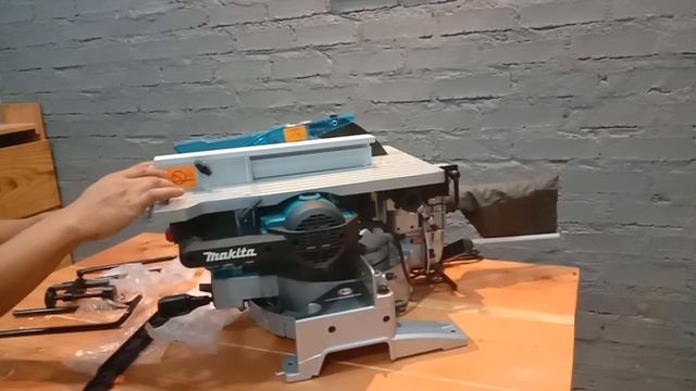UNBOXING Makita 2 in 1 miter/table saw LH1201FL смотреть онлайн