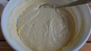Банановый пирог со сметанной заливкой