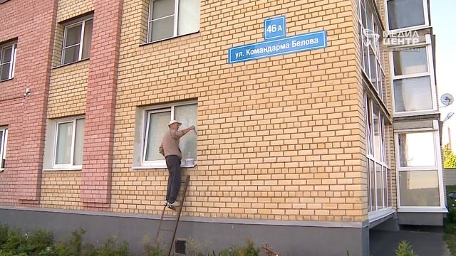 Настоящий сад разбили во дворе жители дома в Череповце смотреть онлайн