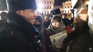 Конфликт с полицией на одиночном пикете в Москве около памятника князю Владимиру 12.03.2020