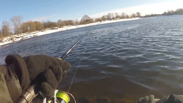 СПИННИНГ в ГЛУХОЗИМЬЕ! Москва река, зимний спиннинг! ДЖИГ, Отводной поводок, воблеры ночью! Рыбалка смотреть онлайн