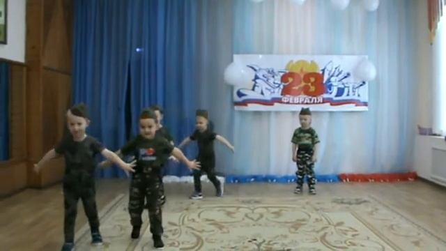 Танец "Мы военные" - шуточный танец в исполнении  самых маленьких.