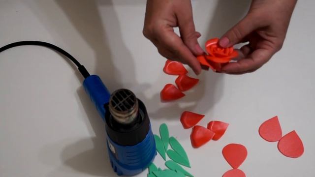 Роза из остатков изолона.Подарок своими руками.Бесплатный мастер-класс. смотреть онлайн