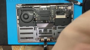 MacBook Pro 2017 A1708 電源つかない 水没修理 キーボード水没 改善できるのか