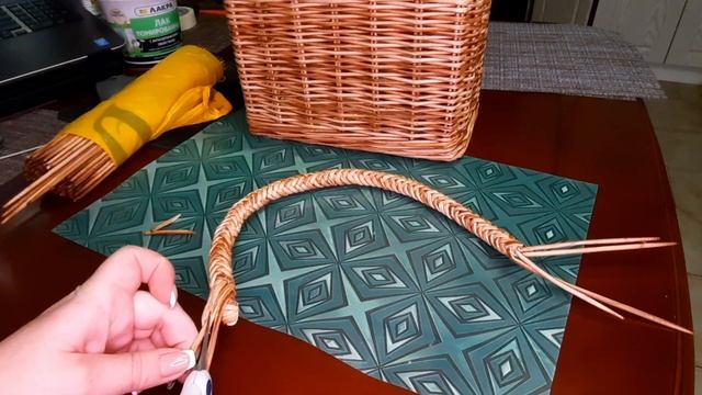 Сумочка из бумажной лозы. Часть 4. Плетём ручки. смотреть онлайн