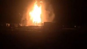 ХМАО, месторождение Ван Еган, куст 50. Горит нефтяная скважина