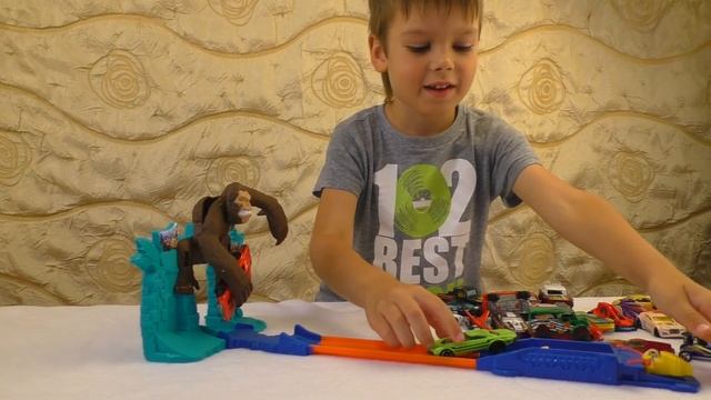 Hot Wheels - Игровой набор "Побег гориллы" (Gorilla Getaway) Хотвилс смотреть онлайн