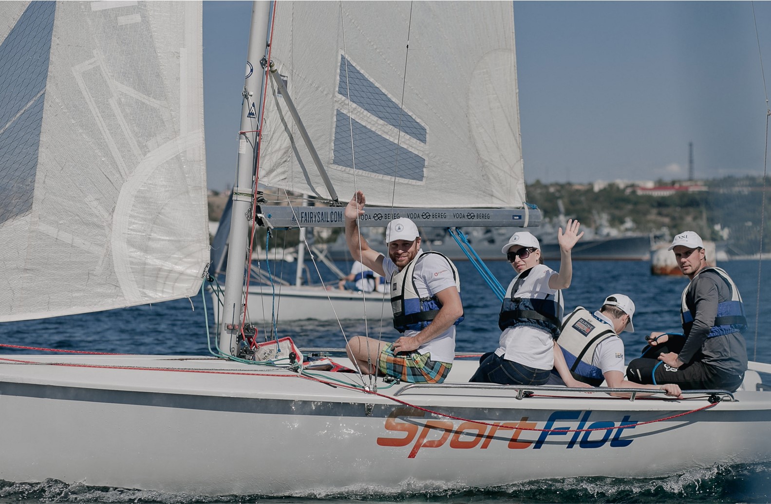 Любитель парусного спорта. Парусная регата тимбилдинг. Бухта радости регата. Парусная регата Италия. Реклама парусный спорт.