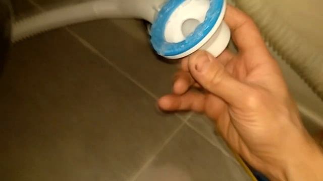 Установи сифон на ванную сам...Попробуй, у тебя получится. смотреть онлайн