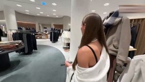 РЕНАТКО УГАРАЕТ С ДЕВЧОНКОЙ НА СТРИМЕ! ? | УГАР В ТОРГОВОМ ЦЕНТРЕ АБУ ДАБИ!