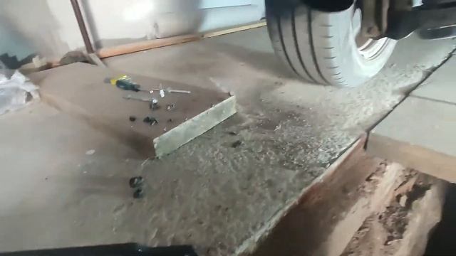 Ford C-MAX: Установка фаркопа/Ford C-MAX: Installing a tow bar смотреть онлайн