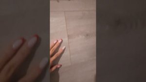 Ламинат на стенах в комнате отдыха в бане спустя год.