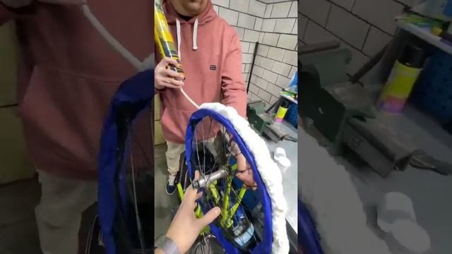 Колеса на BMX из монтажной пены? У нас получилось? смотреть онлайн