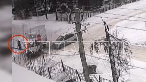 Вылетевшая в результате ДТП «Газель», пролетела над ребенком, стоявшем на тротуаре и лишь задела его
