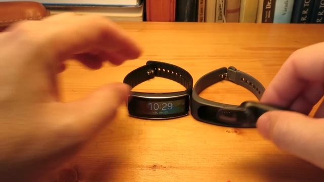 Samsung Gear Fit Vs Huawei TalkBand B1 смотреть онлайн