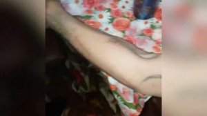 Полное видео тушит спички об руку!